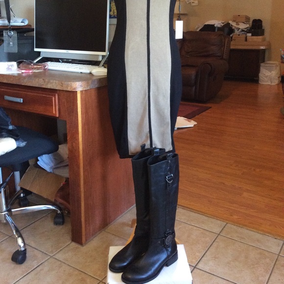 Vince Camuto VC-Fantastic Black Leather Riding Boots Size 9B/39, Pre-owned - Picture 3 of 16